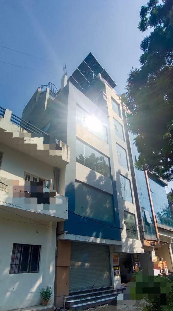 4 BHK Flat in Lucknow